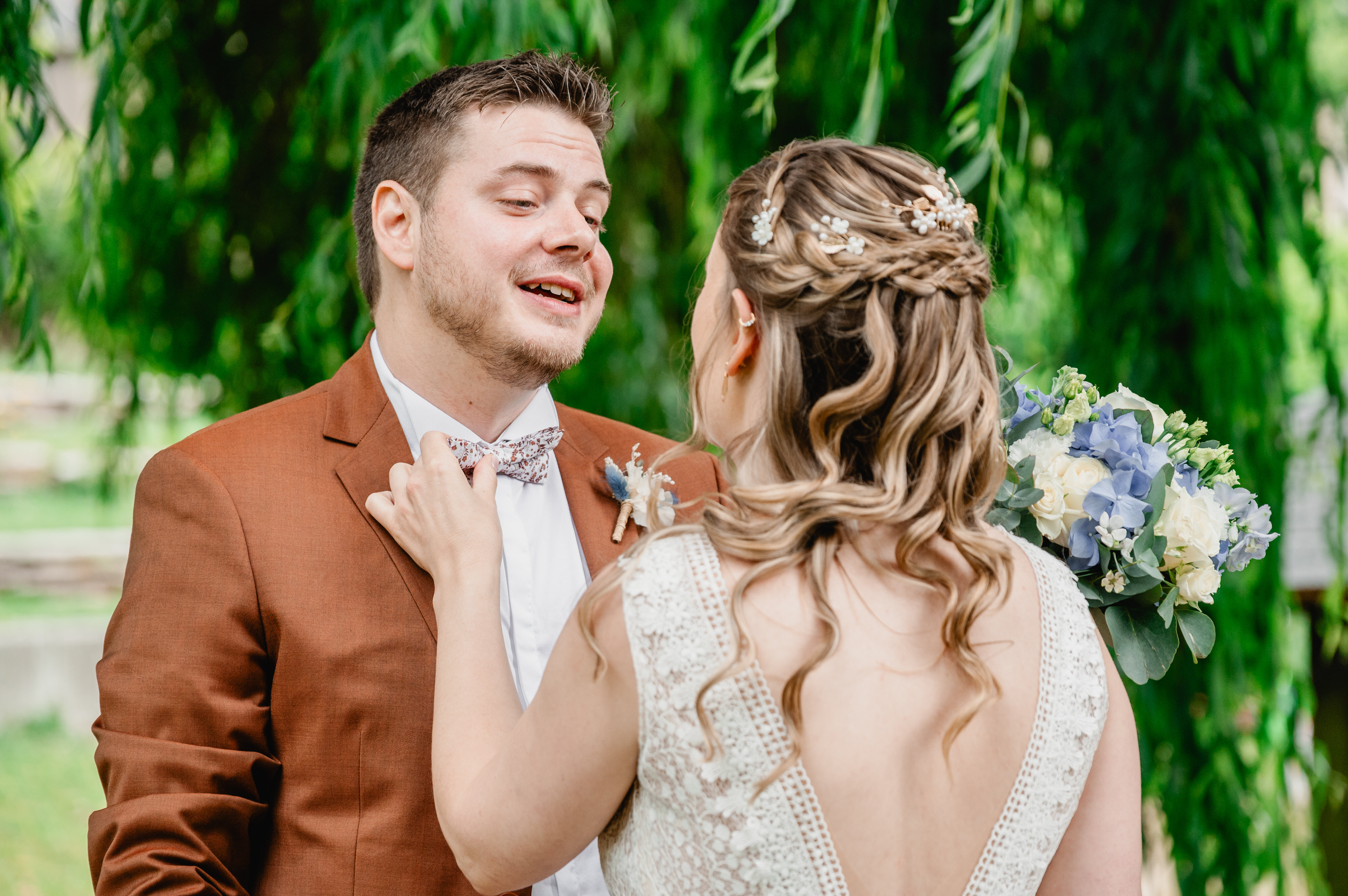 Couple de mariés heureux lors d'un mariage en Bretagne organisé par Esprit Fête wedding planner Rennes